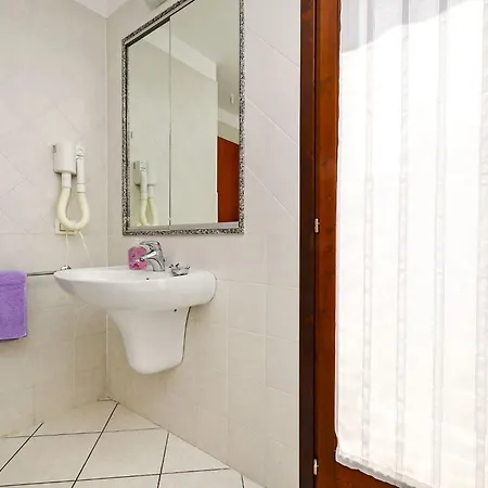 Rio-5 By Interhome * 利尼亚诺萨比亚多罗